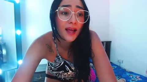 Snapshot of julieta_art1 chatting on December 9, 2024, 11:24 pm julieta art1 online show from December 9, 2024, 11:24 pm