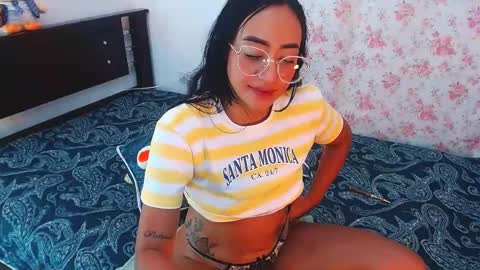 Snapshot of julieta_art1 chatting on December 16, 2024, 12:04 am julieta art1 online show from December 16, 2024, 12:04 am