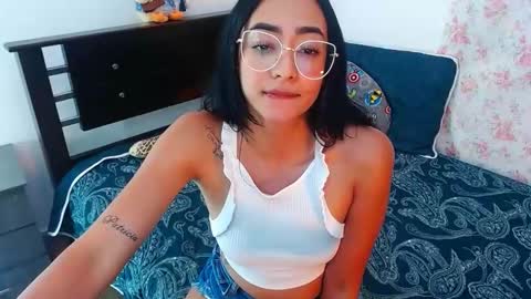 Snapshot of julieta_art1 chatting on December 23, 2024, 12:03 am julieta art1 online show from December 23, 2024, 12:03 am