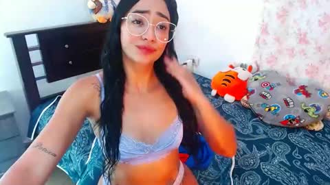 Snapshot of julieta_art1 chatting on December 23, 2024, 9:51 pm julieta art1 online show from December 23, 2024, 9:51 pm