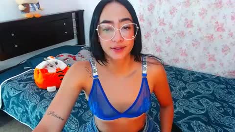 Snapshot of julieta_art1 chatting on January 14, 2025, 10:44 pm julieta art1 online show from January 14, 2025, 10:44 pm
