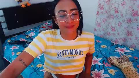 Snapshot of julieta_art1 chatting on January 23, 2025, 12:57 am julieta art1 online show from January 23, 2025, 12:57 am