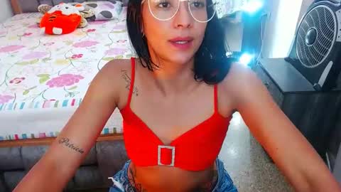 Snapshot of julieta_art1 chatting on February 2, 2025, 6:10 pm julieta art1 online show from February 2, 2025, 6:10 pm