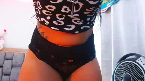 Snapshot of julieta_art1 chatting on February 7, 2025, 10:20 pm julieta art1 online show from February 7, 2025, 10:20 pm