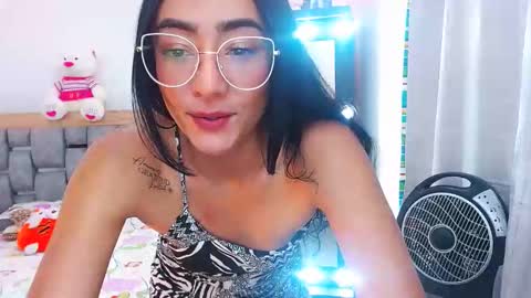 Snapshot of julieta_art1 chatting on February 12, 2025, 10:15 pm julieta art1 online show from February 12, 2025, 10:15 pm