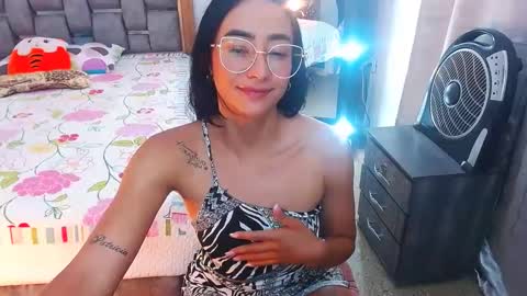 Snapshot of julieta_art1 chatting on February 13, 2025, 1:40 am julieta art1 online show from February 13, 2025, 1:40 am