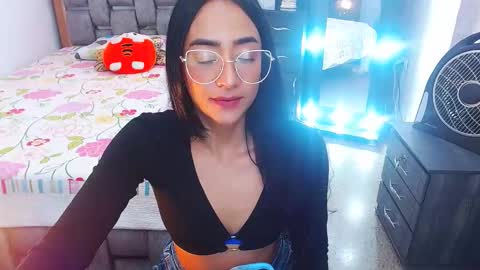 Snapshot of julieta_art1 chatting on February 13, 2025, 10:33 pm julieta art1 online show from February 13, 2025, 10:33 pm