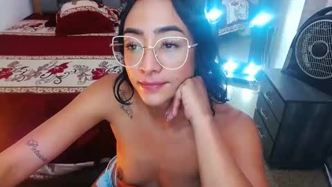 Snapshot of julieta_art1 chatting on February 19, 2025, 11:14 pm julieta art1 online show from February 19, 2025, 11:14 pm