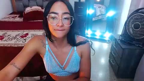Snapshot of julieta_art1 chatting on February 20, 2025, 2:18 am julieta art1 online show from February 20, 2025, 2:18 am