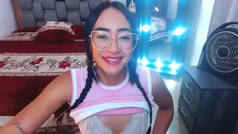 Snapshot of julieta_art1 chatting on February 20, 2025, 10:04 pm julieta art1 online show from February 20, 2025, 10:04 pm