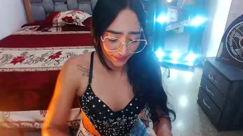 Snapshot of julieta_art1 chatting on February 24, 2025, 5:09 pm julieta art1 online show from February 24, 2025, 5:09 pm