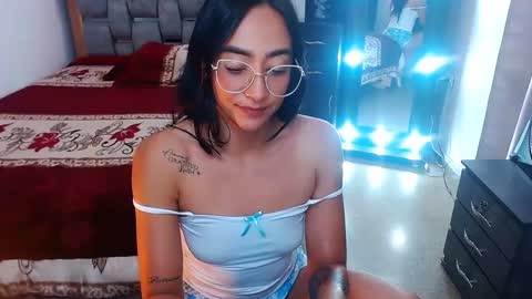 Snapshot of julieta_art1 chatting on March 8, 2025, 2:01 am julieta art1 online show from March 8, 2025, 2:01 am