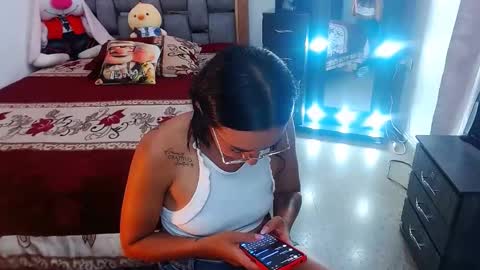 Snapshot of julieta_art1 chatting on March 11, 2025, 12:00 am julieta art1 online show from March 11, 2025, 12:00 am