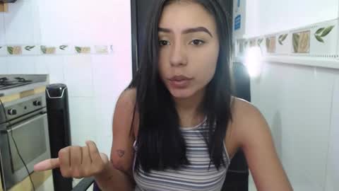 Snapshot of julieta_fn chatting on November 5, 2025, 2:39 pm julieta_fn online show from November 5, 2025, 2:39 pm