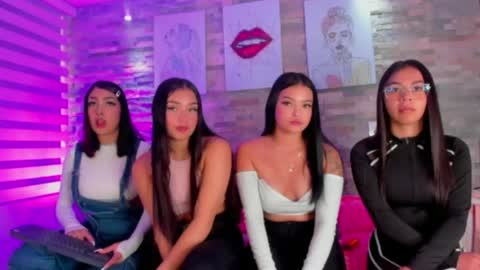 Snapshot of julieta_parker_ chatting on December 4, 2024, 5:00 pm Julieta online show from December 4, 2024, 5:00 pm