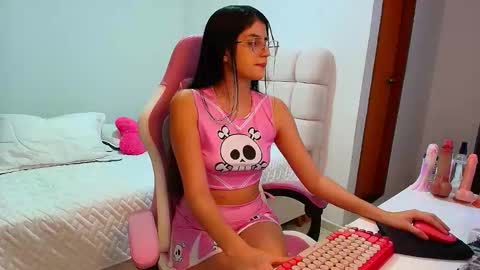 julieta_rose19 online show from November 3, 2025, 1:40 am