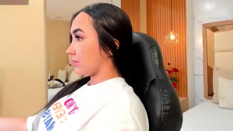     online show from November 25, 2025, 9:48 pm