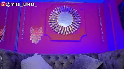  Julieta  online show from May 18, 2026, 11:38 am
