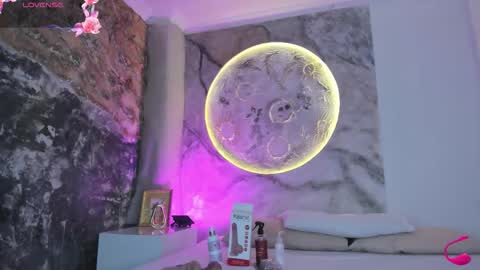 julietakane online show from January 8, 2026, 5:43 am