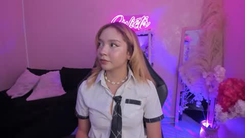 Snapshot of juliethmosss chatting on February 9, 2026, 8:24 pm Julieth online show from February 9, 2026, 8:24 pm