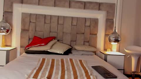 Hi guys It is a pleasure to have you here I am Julieta  online show from January 12, 2026, 12:43 pm