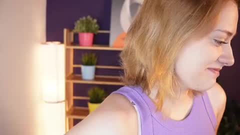 Mia online show from September 11, 2025, 3:17 am