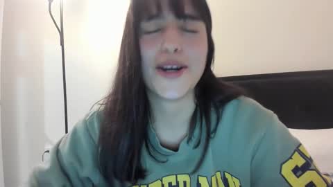 juliette_26 online show from November 12, 2025, 1:28 am