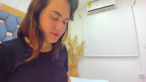 juliette_pretty_ online show from November 4, 2025, 7:13 pm