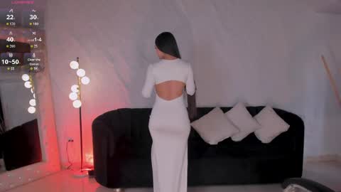 Juliette Moreau online show from May 25, 2026, 7:53 pm