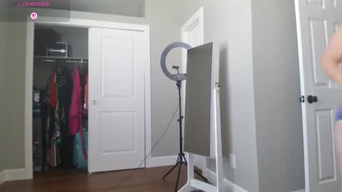 Juli Monroe online show from February 4, 2026, 8:25 pm