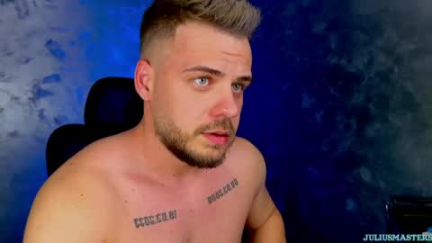 JULiUS   online show from April 15, 2026, 7:32 pm