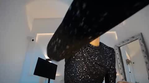 jullian online show from April 6, 2026, 12:19 am