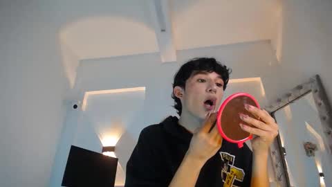 jullian online show from April 8, 2026, 9:26 pm