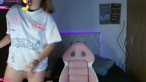 Snapshot of jullianapriv_ chatting on September 15, 2025, 2:06 pm jullianapriv_ online show from September 15, 2025, 2:06 pm