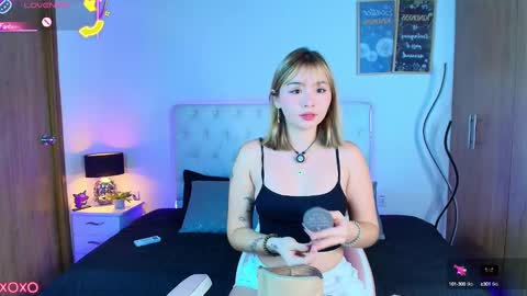 Snapshot of jullianapriv_ chatting on September 17, 2025, 1:57 pm jullianapriv_ online show from September 17, 2025, 1:57 pm