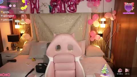 jullianapriv_ online show from January 5, 2026, 5:27 pm