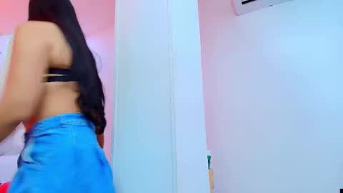 Julieta Reyes   online show from February 13, 2026, 12:01 pm