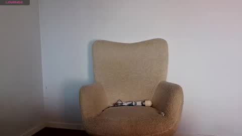 Jully online show from December 20, 2025, 11:28 am