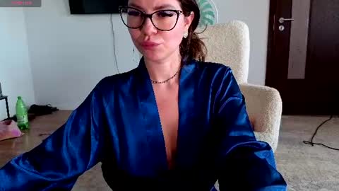 Snapshot of jullyenn chatting on July 4, 2026, 12:44 pm Jully online show from July 4, 2026, 12:44 pm
