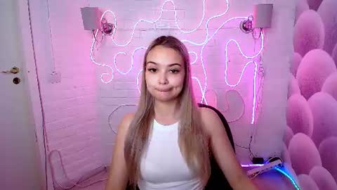 DoubleCherry online show from August 5, 2026, 2:03 am