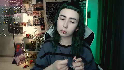 Snapshot of julscinamon chatting on October 29, 2025, 6:09 pm Baroness Von Cringe online show from October 29, 2025, 6:09 pm