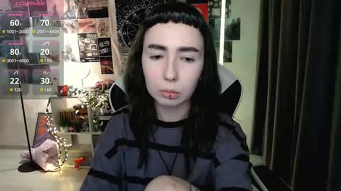 Snapshot of julscinamon chatting on November 8, 2025, 3:56 pm Baroness Von Cringe online show from November 8, 2025, 3:56 pm