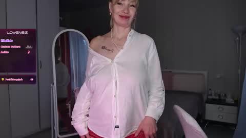 Julia online show from November 6, 2025, 5:52 am