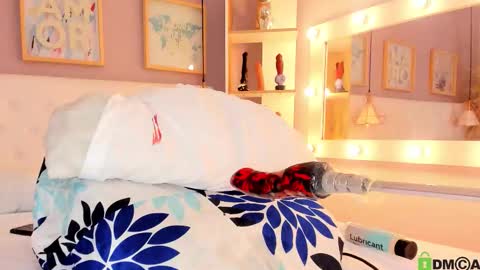  Juliana  online show from October 16, 2025, 8:54 pm