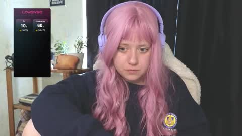 Snapshot of june_shy0 chatting on September 25, 2025, 7:12 am June online show from September 25, 2025, 7:12 am