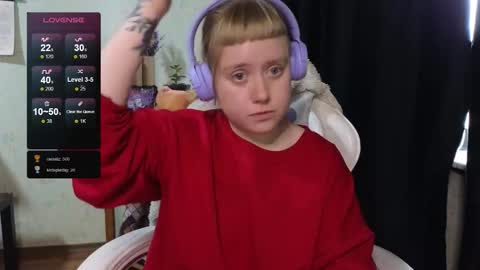 Snapshot of june_shy0 chatting on October 23, 2025, 8:13 am June online show from October 23, 2025, 8:13 am