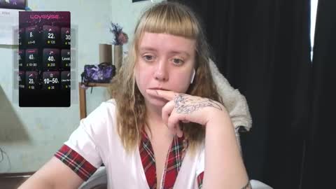 Snapshot of june_shy0 chatting on November 6, 2025, 7:31 am June online show from November 6, 2025, 7:31 am