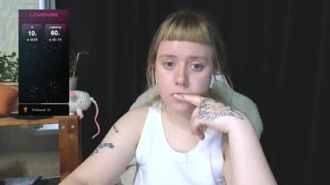 Snapshot of june_shy0 chatting on November 7, 2025, 6:57 am June online show from November 7, 2025, 6:57 am