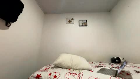 junior_osorio_2 online show from February 7, 2026, 3:43 am