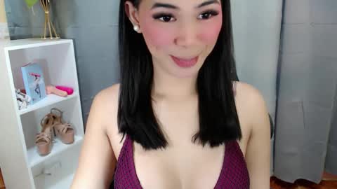 Julia online show from April 12, 2026, 1:16 pm